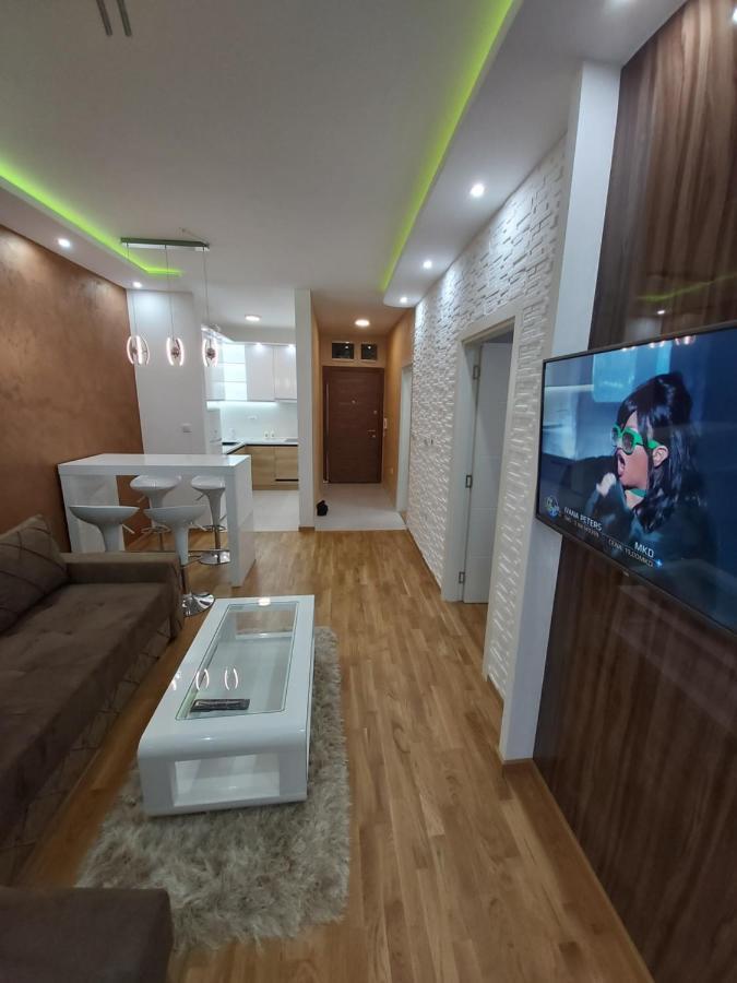 Apartman Elegance Free Garage Apartment โนวีซาด ภายนอก รูปภาพ