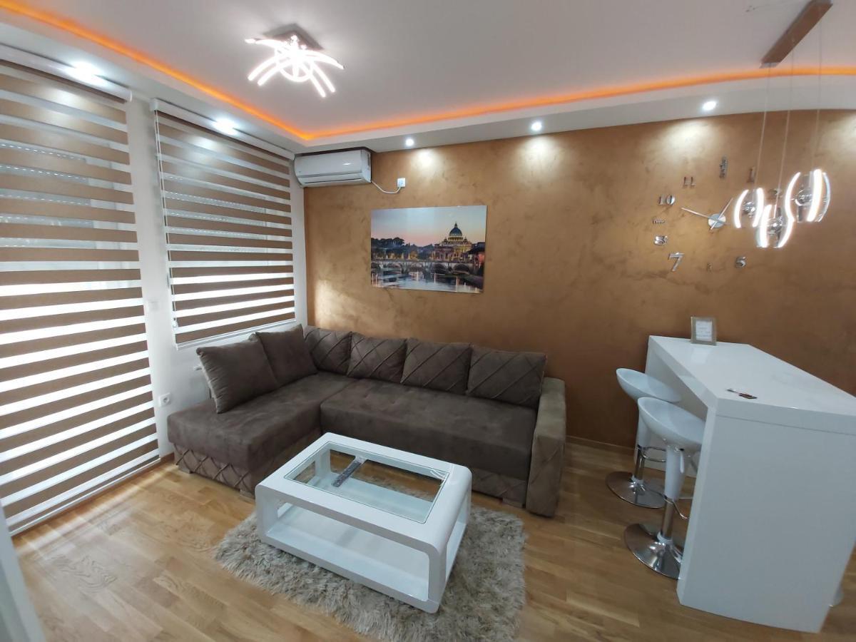 Apartman Elegance Free Garage Apartment โนวีซาด ภายนอก รูปภาพ