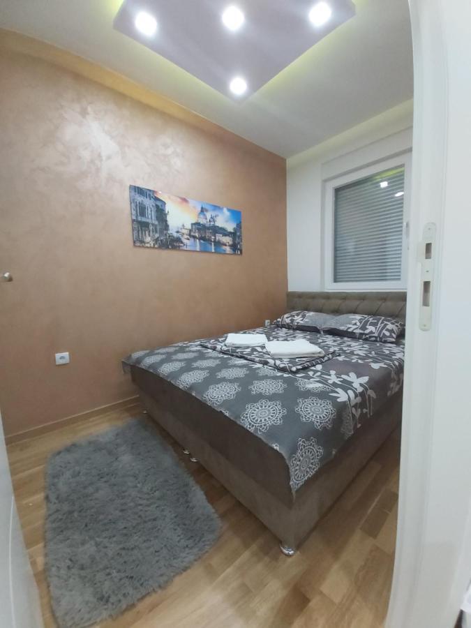 Apartman Elegance Free Garage Apartment โนวีซาด ภายนอก รูปภาพ